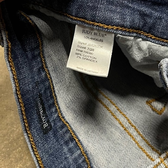 Judy Blue Boyfriend Fit Distressed Dark Wash Stretch Denim Jeans - Picture 5 of 9